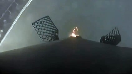 Download Video: SpaceX rate l'atterrissage de sa fusée Flacon 9 qui tombe dans l'océan !