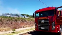 Corpo de Bombeiros combate incêndio em vegetação