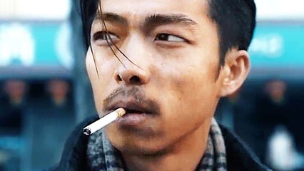 AN ELEPHANT SITTING STILL Bande Annonce