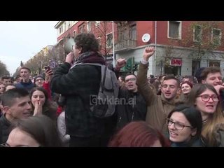 Qeveria terhiqet per tarifat e provimeve te mbartura