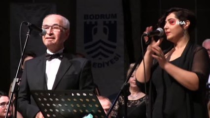 Zeki Müren 87'inci Doğum Günü Konserinde Sürpriz Evlilik Teklifi