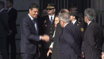 Pedro Sánchez, abucheado a su llegada al Congreso de los Diputados