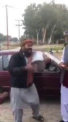 A very talented street singer. best parody of gadi tu manga......