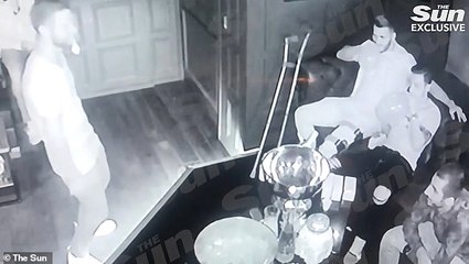 Mesut Özil'in de Aralarında Bulunduğu Arsenal Futbolcuları, 'Hippy Crack' Adlı Maddeyi Kullanırken Görüntülendi