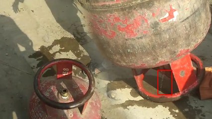 पीएम मोदी की उज्जवला योजना में ये कैसा घपला! मिले सिलेंडर में गैस की जगह निकला पानी