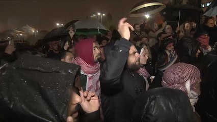 مظاهرات بالأردن تحتج على تدني المعيشة وتطالب برحيل الرزاز