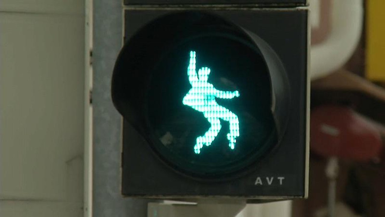 Elvis als Ampelmännchen: Über die Straße mit Hüftschwung