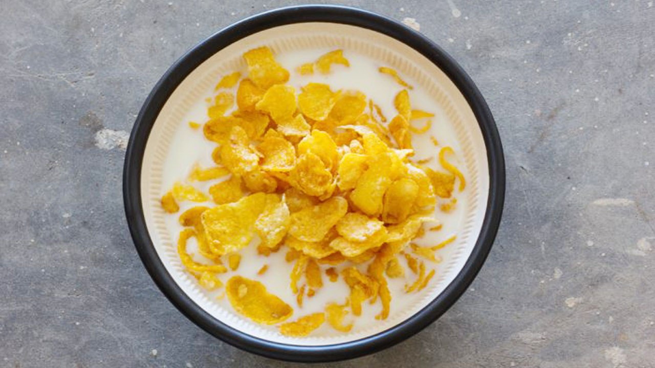 Corn Flakes for Breakfast: Healthy? | क्या सच म...