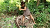 Primitive Technology - Finding Snake By Girl in forest // Des nouvelles méthodes primitives pour vivre