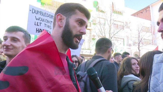 Protesta studentore, mijëra para Ministrisë së Arsimit - News, Lajme - Vizion Plus