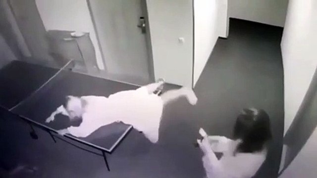 Elles décident de se prendre en selfie sur une table de ping-pong et l’ont vite regretté