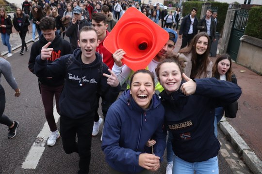 A Chalon-sur-Saône, les lycéens ont défilé toute la matinée