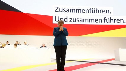 تصفيق حار ودموع خلال خطاب "موتي" الأخير كرئيسة لحزب الاتحاد الديموقراطي المسيحي