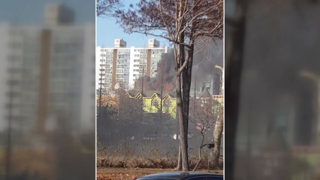 인천 실내 암벽등반 철거 작업중 화재...인명피해 없어 / YTN
