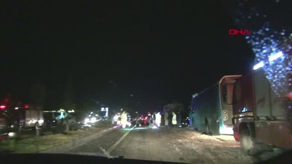 Diyarbakır'da Belediye Otobüsü ile Kamyon Çarpıştı; Yaralılar Var- 1