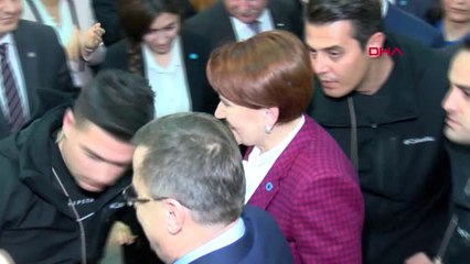 Kocaeli Akşener Şehit Binbaşının Ailesini Ziyaret Etti