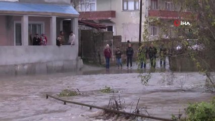 Biriken Yağmur Suları Mahalleyi Sular Altında Bıraktı