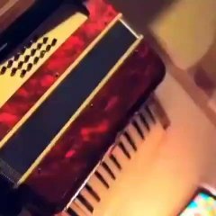 مني الشاذلي تغني راب مع  أحمد مكي