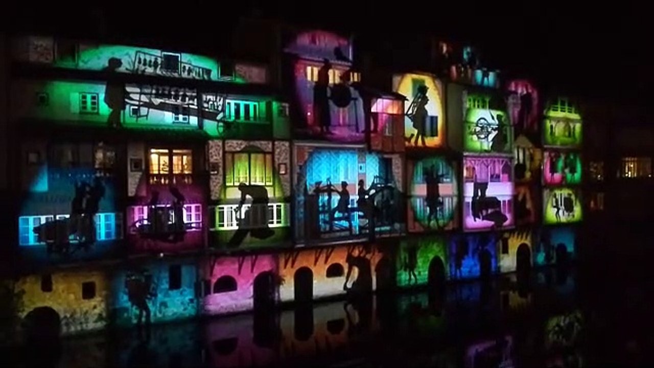 Les incroyables fresques lumineuses du marché de Noël de Castres