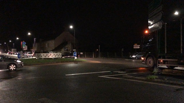 Un camion a perdu une partie de son chargement de bois