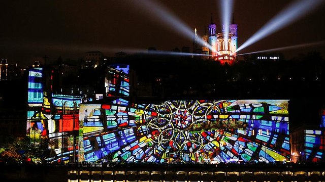 Francia: le più belle immagini della Festa delle Luci di Lione