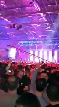 Bez zastave RS-a svi prisutni pjevaju s Halidom Vraćam se majci u Bosnu