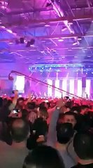 Bez zastave RS-a svi prisutni pjevaju s Halidom "Vraćam se majci u Bosnu"