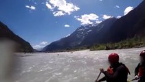 Des touristes en kayak se font charger et poursuivre par un ours. Flippant