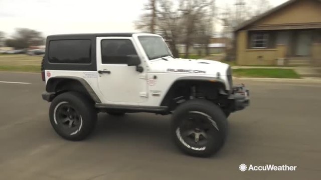 Hospital staff shuttled by volunteer Jeep owners during bad weather