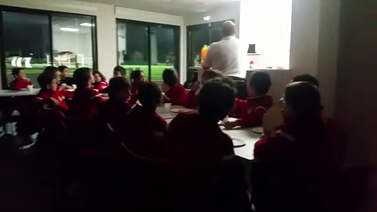 LA CHANSON ET LES BOUGIES SOUFFLÉES DE NOS 11