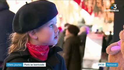 "Gilets jaunes": Paris se barricade