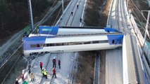 출발 10여 분 만에...강릉서 서울행 KTX 열차 탈선 / YTN