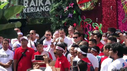 Umno Youth chief addresses the crowd at KL anti-ICERD rally