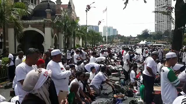 Prayers before anti-ICERD rally