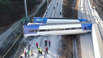 강릉발 KTX 탈선...승객 14명 다쳐 / YTN