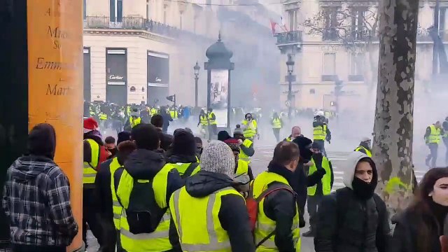 'Sarı Yelekler' eylemleri 4. haftasında | Paris'te polisten biber gazlı müdahale