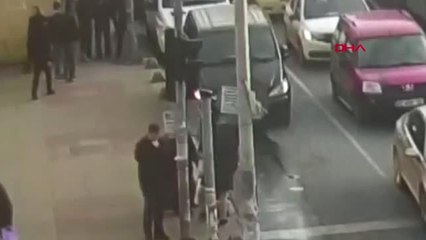 İstanbul- Güpegündüz Onlarca Kişinin Gözü Önünde Gasp