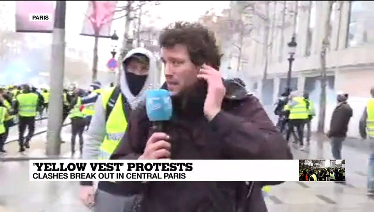 Yellow Vests protests: "situation is quite heating up, clashes are erupting in the middle of the Champs-Élysées"