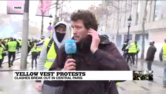 Yellow Vests protests: situation is quite heating up, clashes are erupting in the middle of the Champs-Élysées
