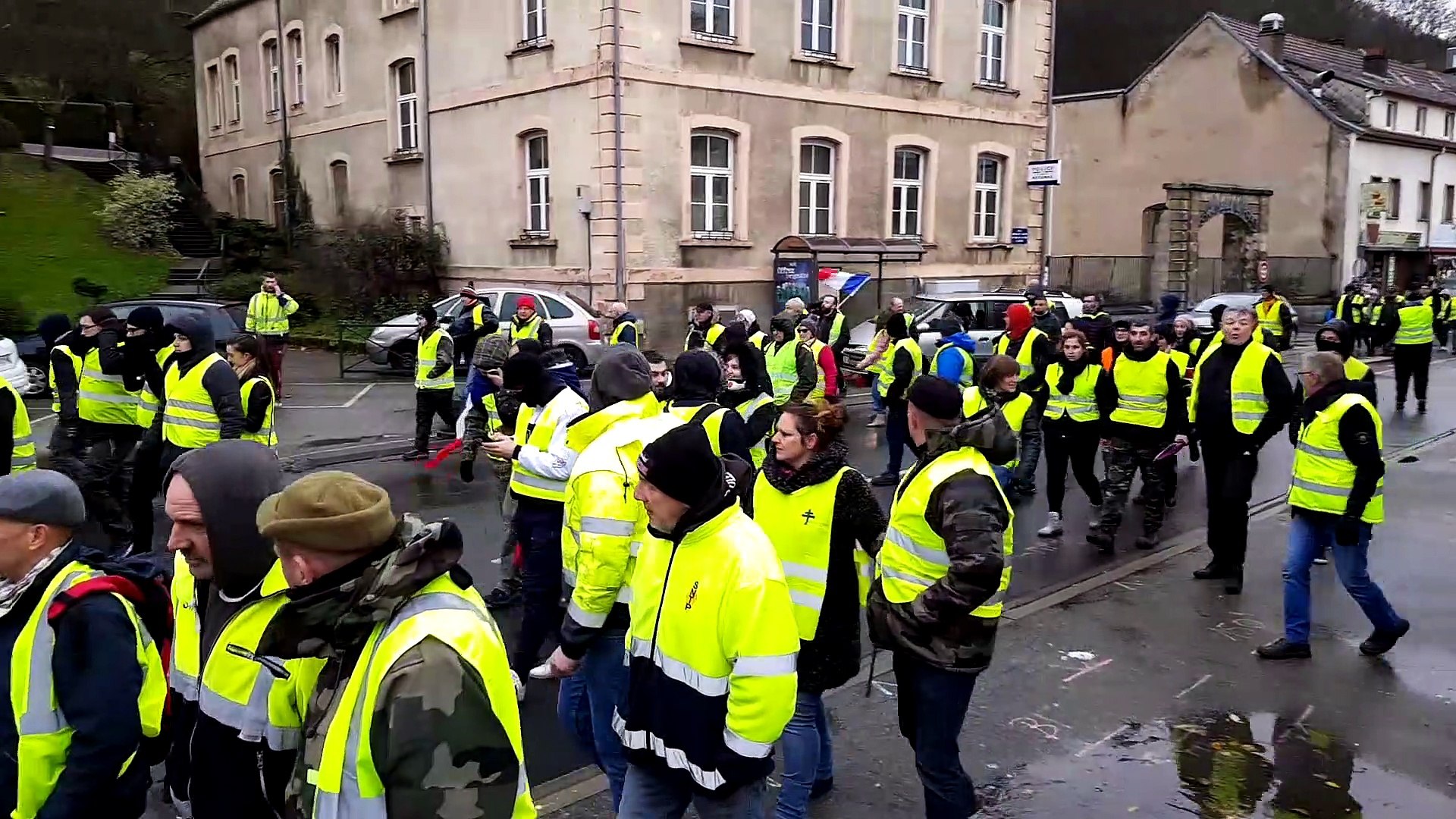 Gilets Jaunes Plus De 300 Manifestants à Saint Avold Ce Samedi 8 Décembre