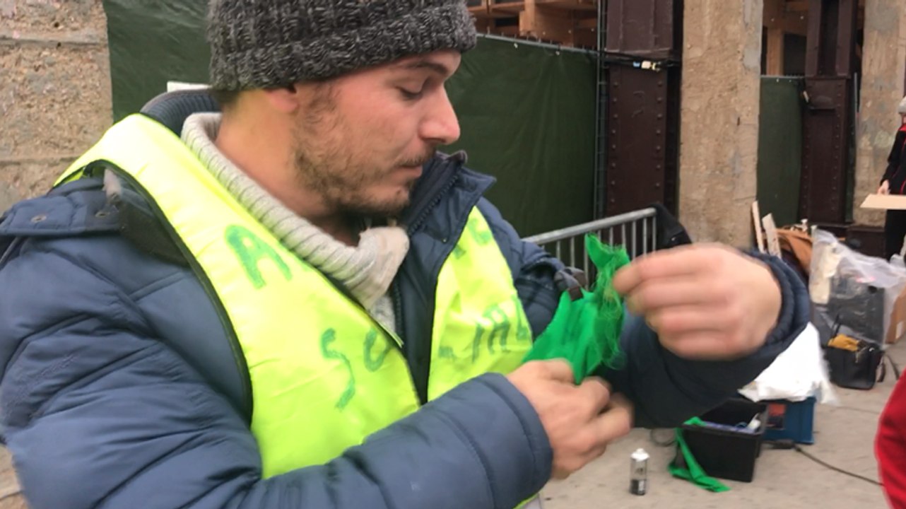 Geoffrey, gilet jaune et brassard vert