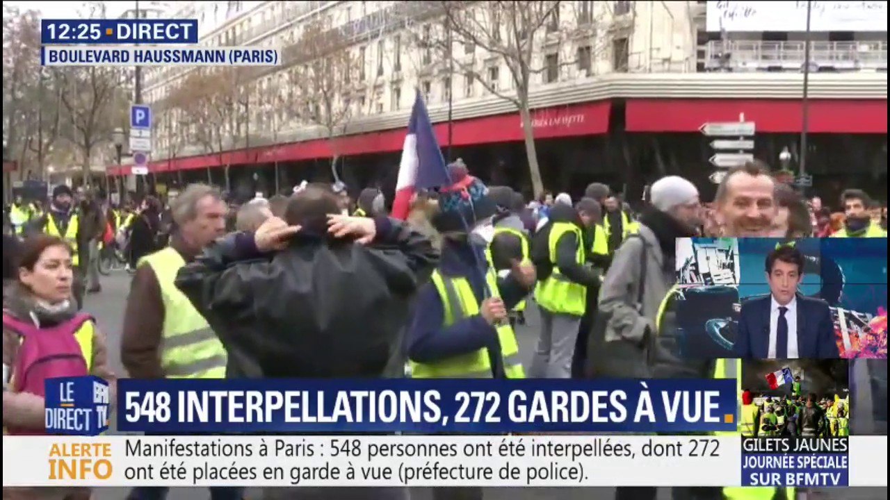 À Paris, des dizaines de gilets jaunes se rendent boulevard Haussmann