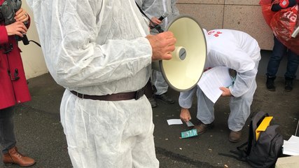 Gilets et Attac au Crédit agricole de Lannion