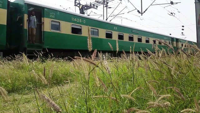 Arrival and Departure || Train Videos || Fastest Trains || Pakistan Railways
