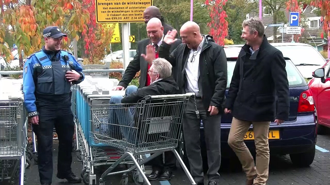 Wethouder Mijnans praat over winkelwagentjes overlast - WC Akkerhof / Spijkenisse
