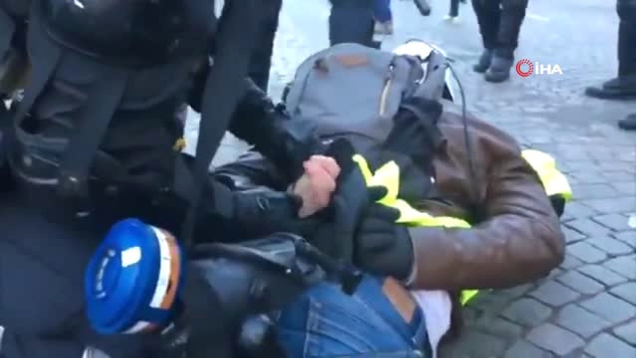 Paris'te "Sarı Yelekliler" Alarmı- Fransa Başbakanı Philippe: "Paris'te 481 Sorgulama...