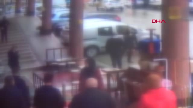 Bursa Kız Arkadaşıyla Tartışıp Kendi Boğazına Bıçak Dayayan Genci Özel Güvenlikçi Kurtardı