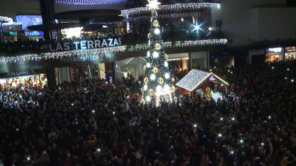 Bustamante se da un baño de masas en Valencia mientras evita a la prensa