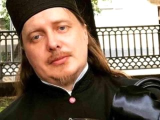 Rus Papaz, Sosyal Medyada Paylaştığı Lüks Yaşam Tarzıyla Fenomen Oldu