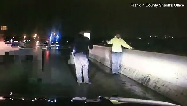 Un policier sauve un homme du suicide...